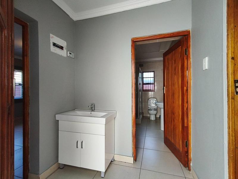 To Let Commercial Property for Rent in Mthata Eastern Cape